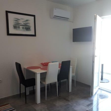 Apartmani Korina Starigrad Paklenica Bagian luar foto