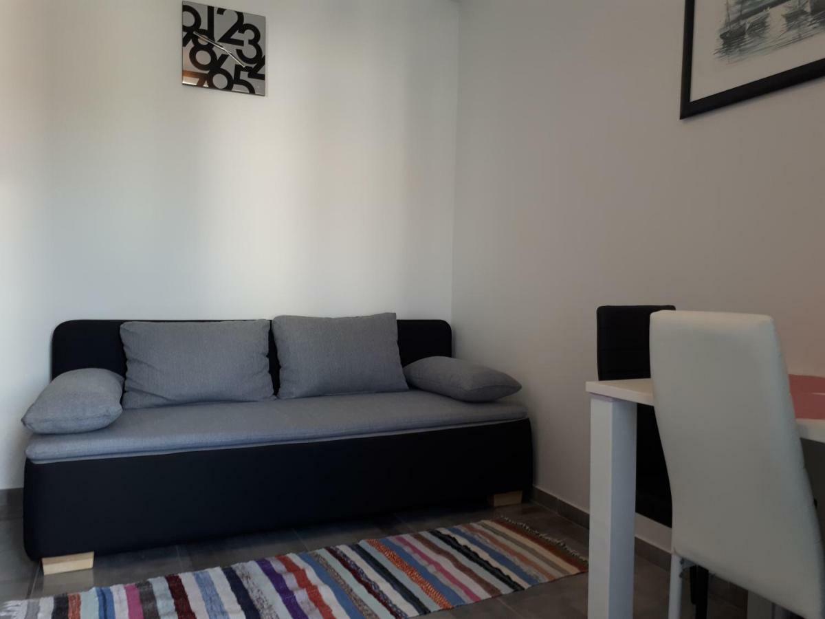 Apartmani Korina Starigrad Paklenica Bagian luar foto