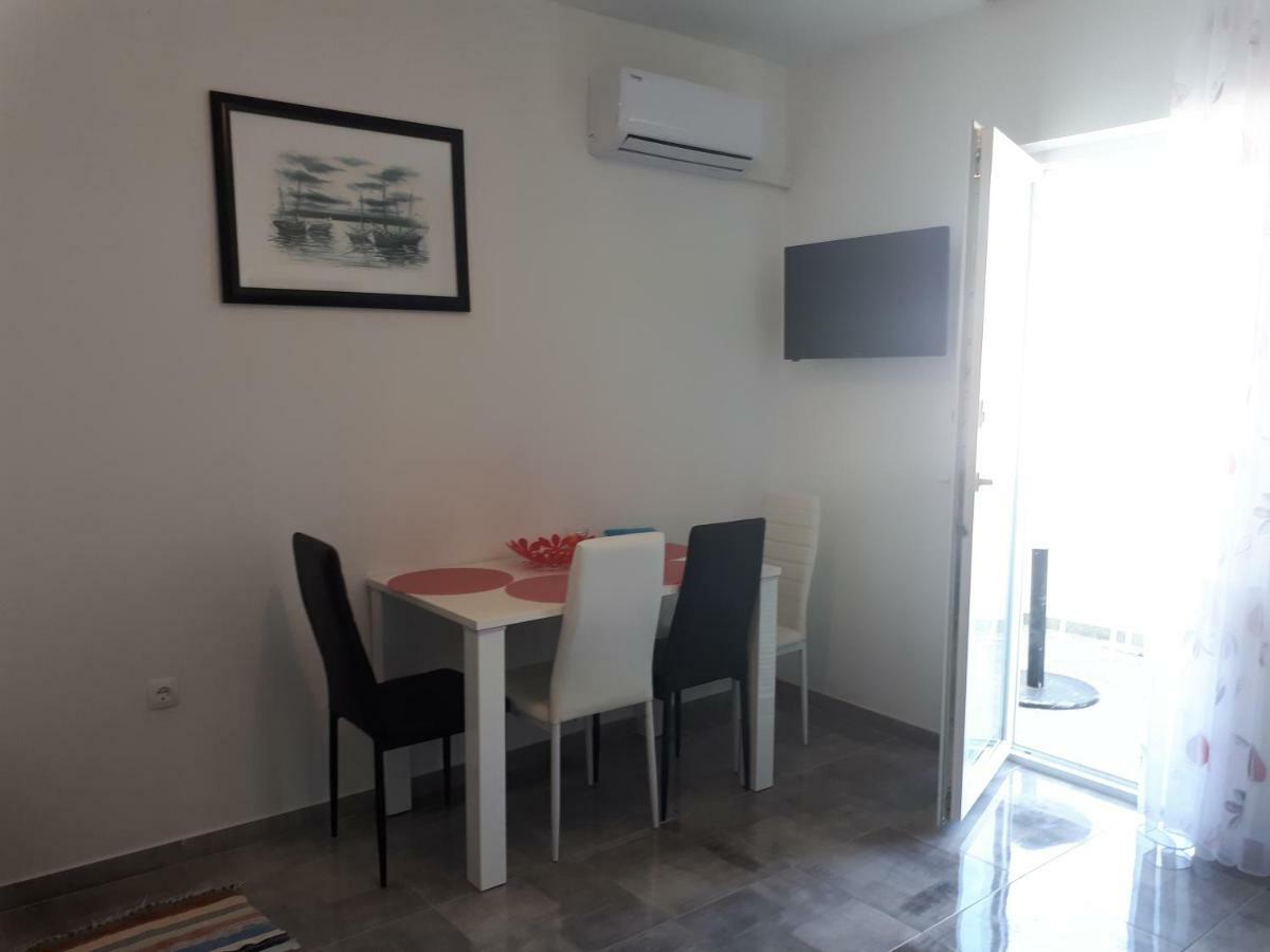 Apartmani Korina Starigrad Paklenica Bagian luar foto