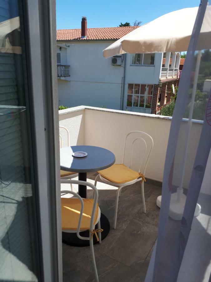 Apartmani Korina Starigrad Paklenica Bagian luar foto