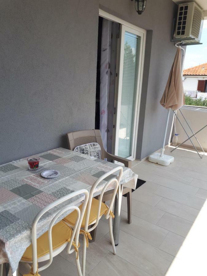 Apartmani Korina Starigrad Paklenica Bagian luar foto