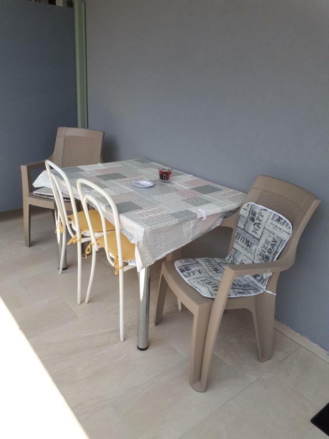 Apartmani Korina Starigrad Paklenica Bagian luar foto