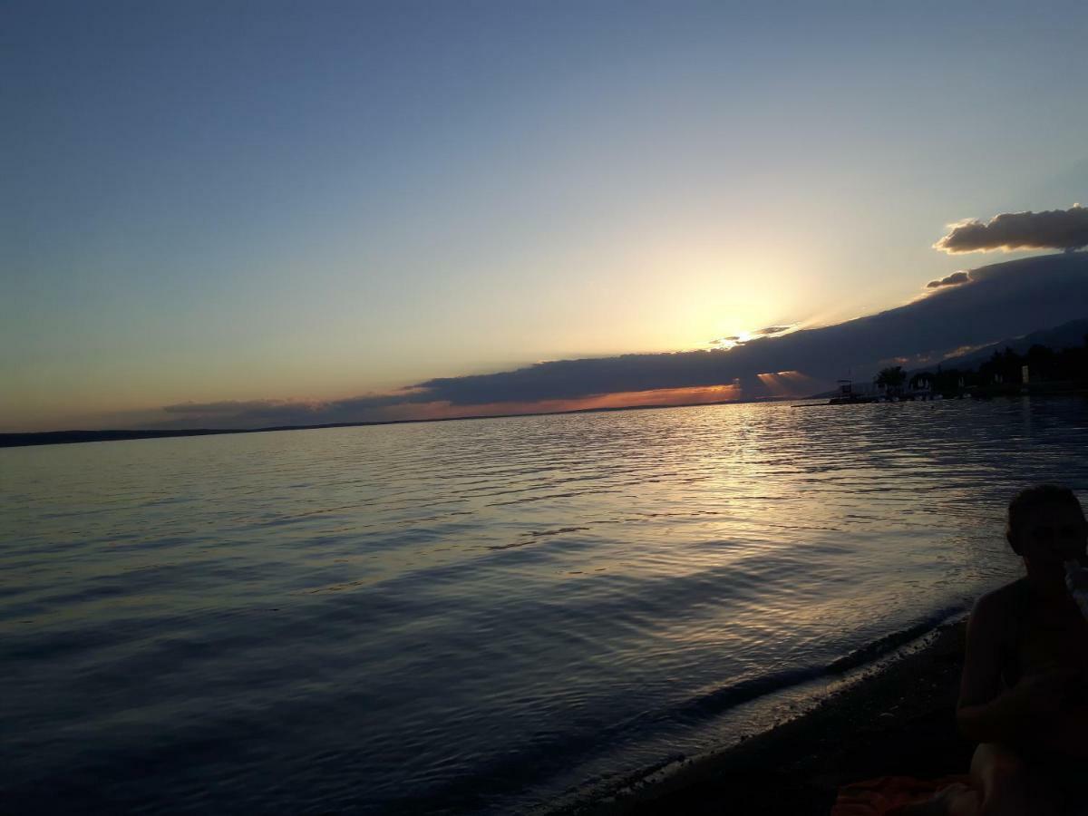 Apartmani Korina Starigrad Paklenica Bagian luar foto