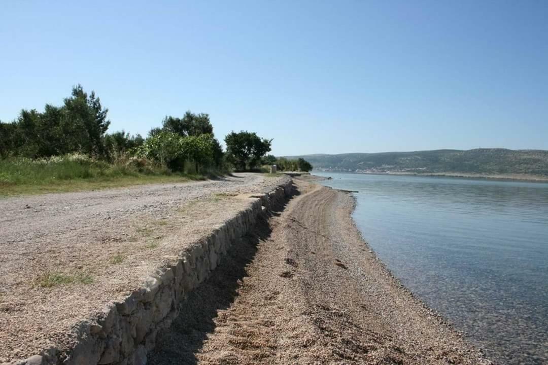 Apartmani Korina Starigrad Paklenica Bagian luar foto