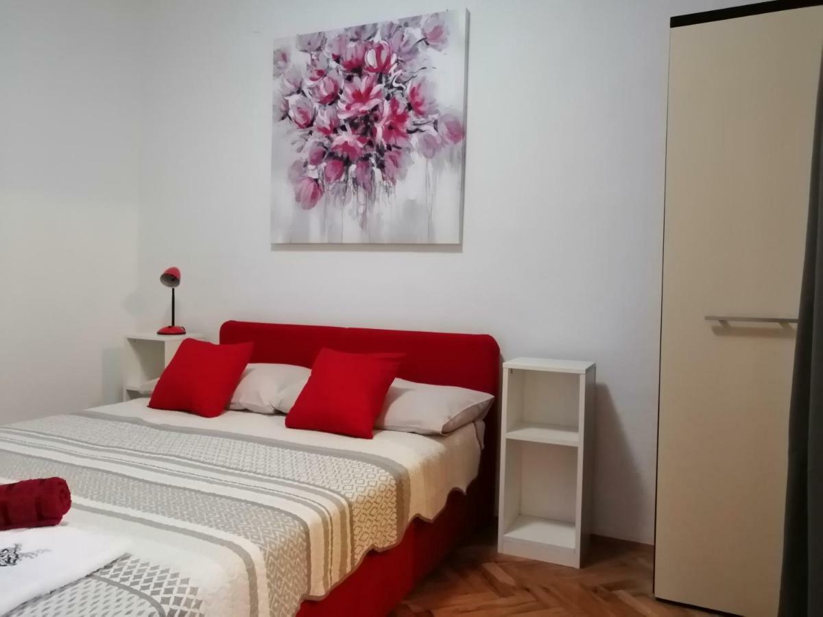 Apartmani Korina Starigrad Paklenica Bagian luar foto