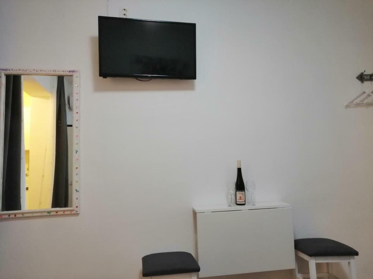 Apartmani Korina Starigrad Paklenica Bagian luar foto