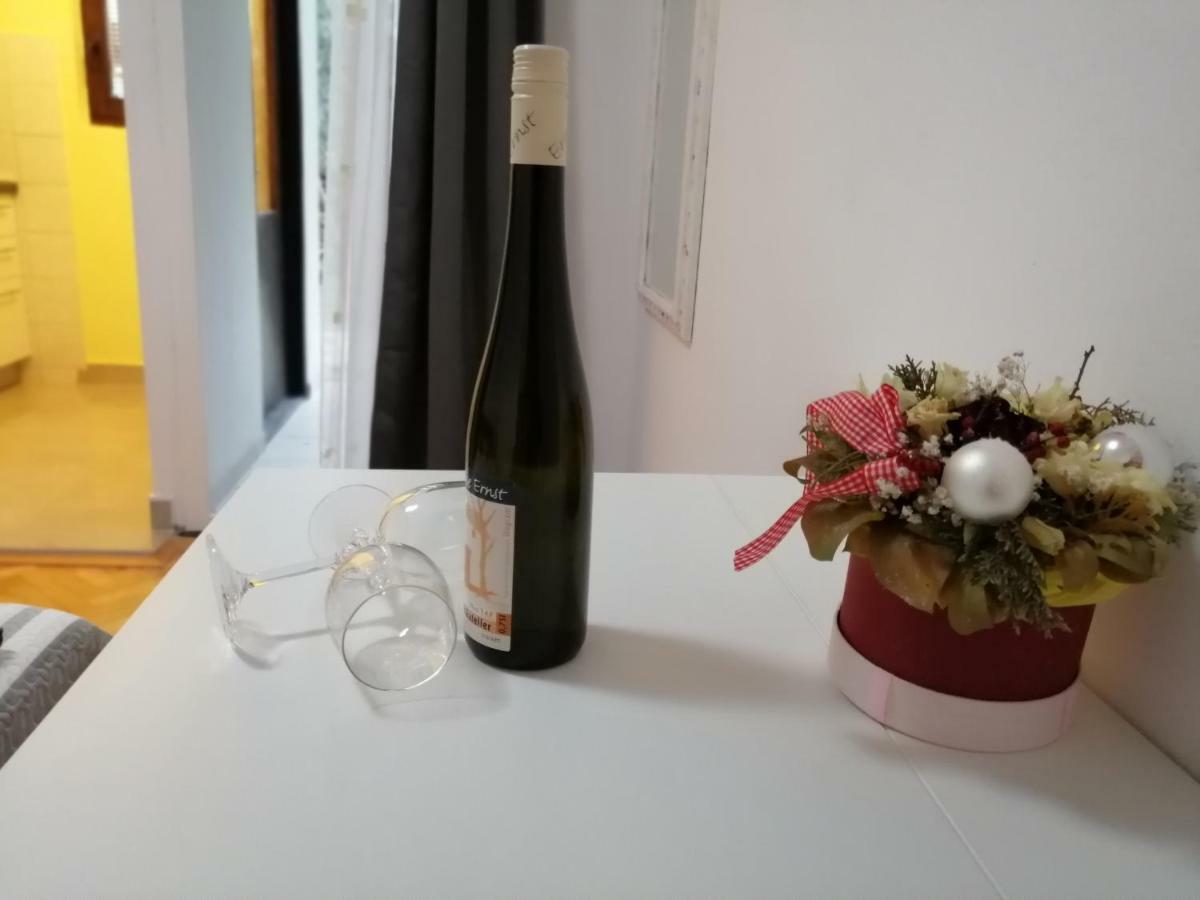 Apartmani Korina Starigrad Paklenica Bagian luar foto