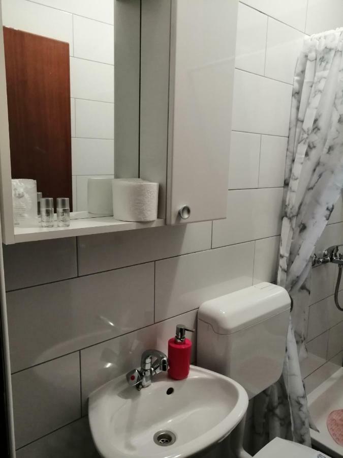 Apartmani Korina Starigrad Paklenica Bagian luar foto