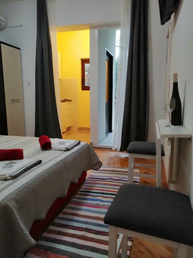 Apartmani Korina Starigrad Paklenica Bagian luar foto